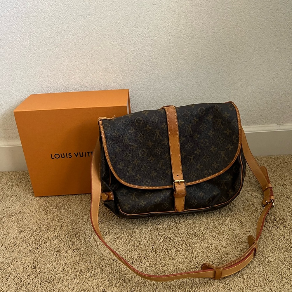 Louis Vuitton Samur 35. Box not included - Picture 1 of 7